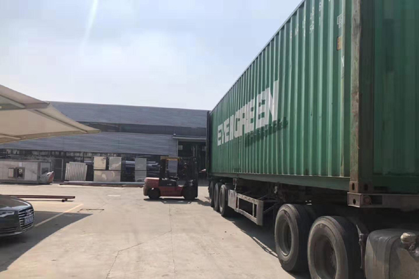 噴塑設備發貨忙碌